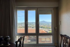 Amplio Piso y Luminoso De 4 Dormitorios y 2 Baños Con Ascensor Cota 0, Balcón y Garaje Opcional En Zona Ayuntamiento