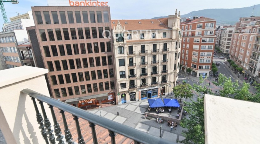 Apartamento con terraza en el centro