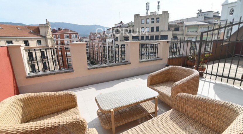 Apartamento con terraza en el centro