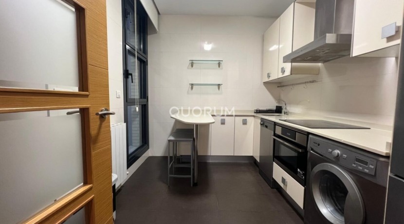 Apartamento en Abando Interior con terraza Contrato de Temporada