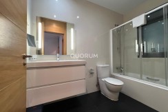Apartamento en Abando Interior con terraza Contrato de Temporada