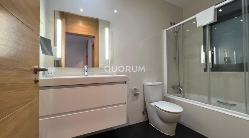 Apartamento en Abando Interior con terraza Contrato de Temporada