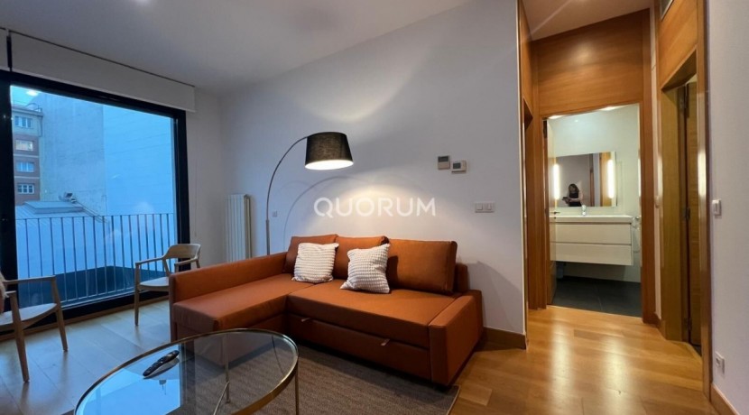 Apartamento en Abando Interior con terraza Contrato de Temporada