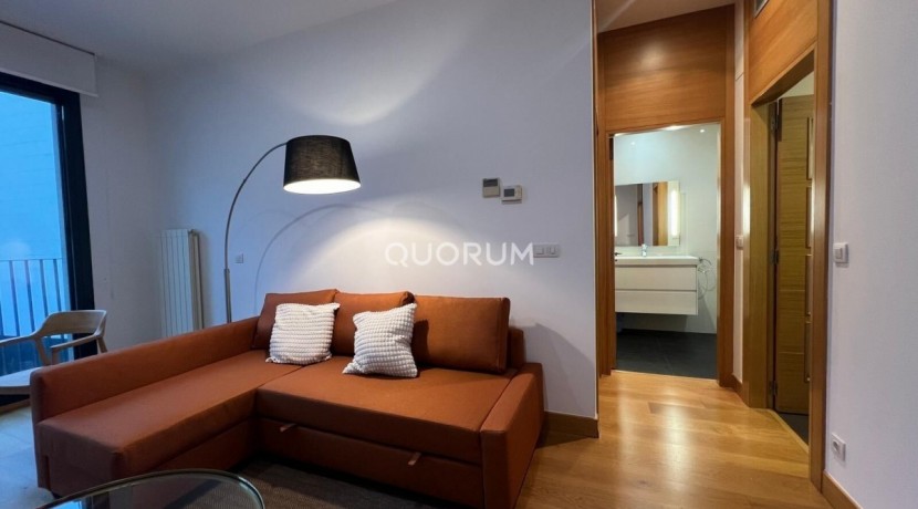 Apartamento en Abando Interior con terraza Contrato de Temporada