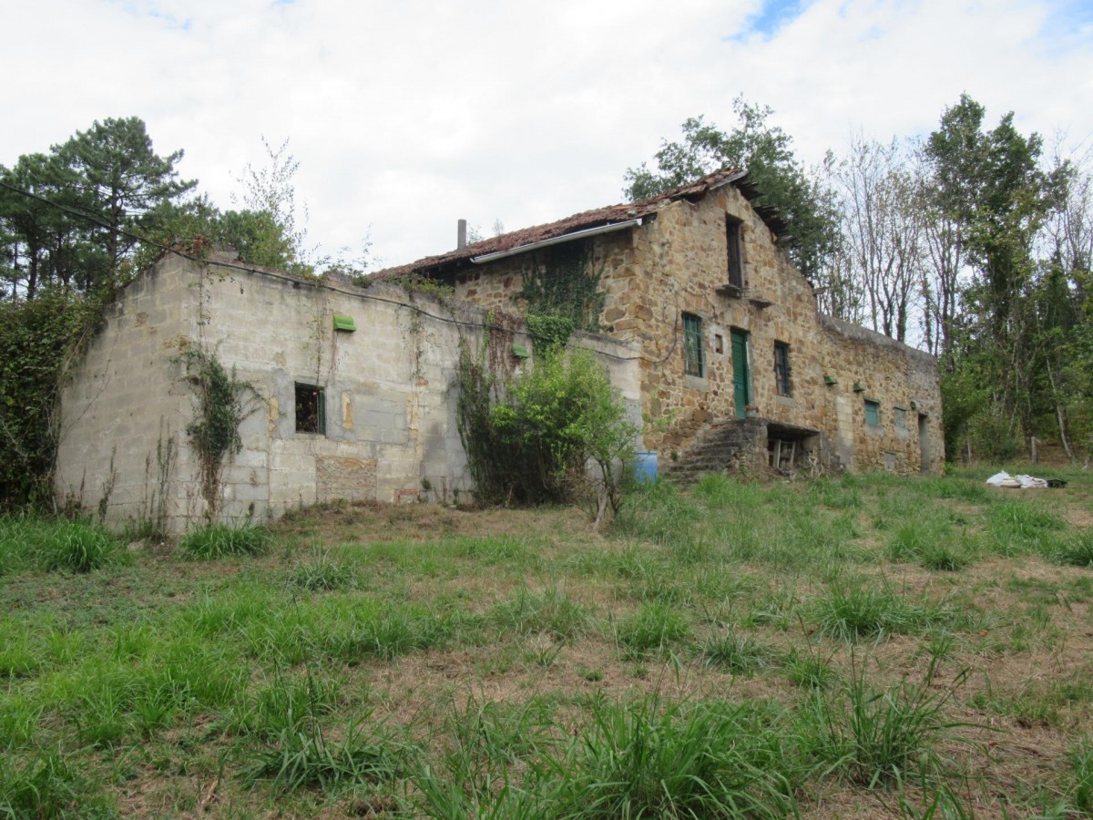 Caserío A Reformar Con Terreno En Labea