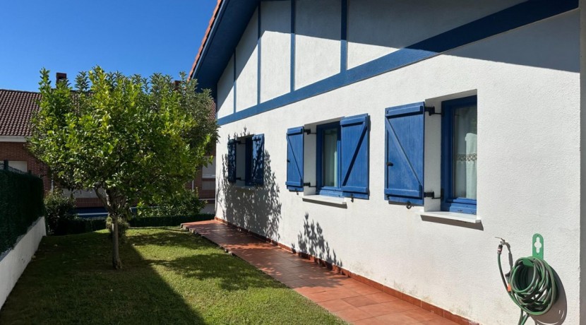 Chalet Independiente Con Jardin Privado En zona Residencial