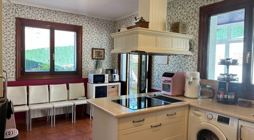 Chalet Independiente Con Jardin Privado En zona Residencial