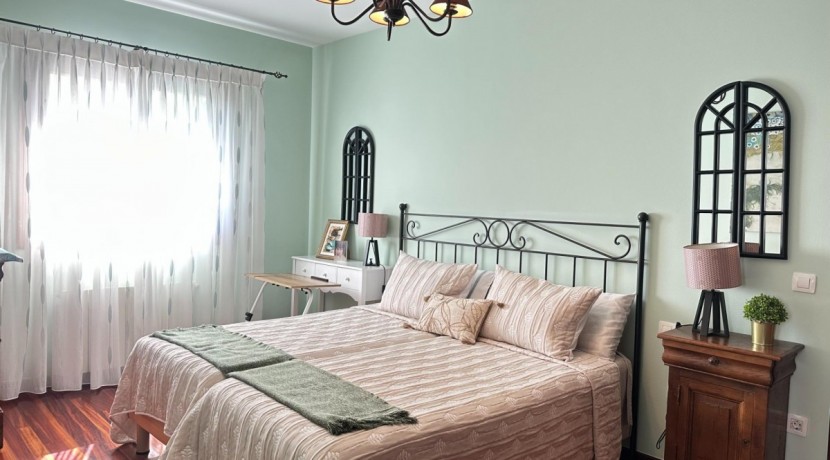 Chalet Independiente Con Jardin Privado En zona Residencial