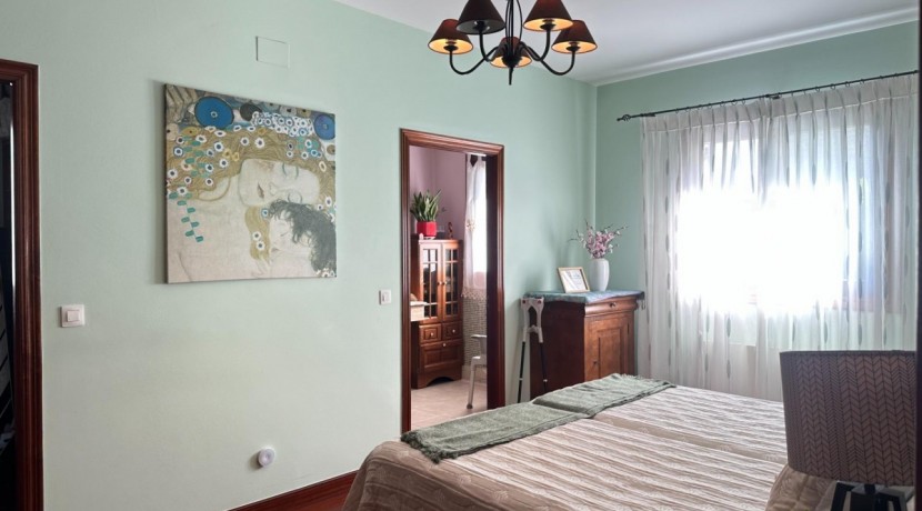 Chalet Independiente Con Jardin Privado En zona Residencial