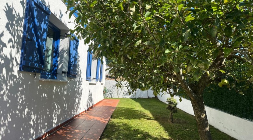 Chalet Independiente Con Jardin Privado En zona Residencial