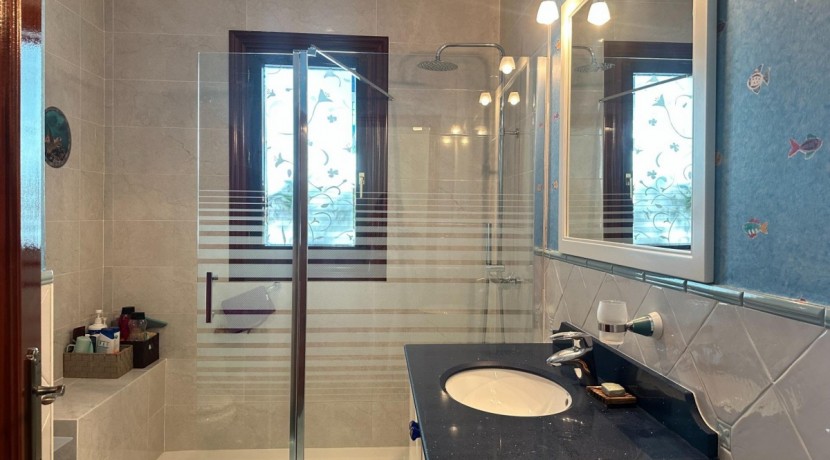 Chalet Independiente Con Jardin Privado En zona Residencial