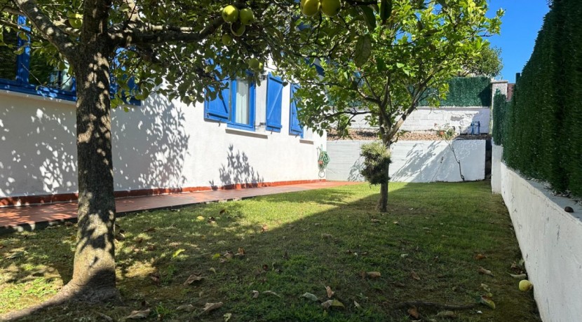 Chalet Independiente Con Jardin Privado En zona Residencial