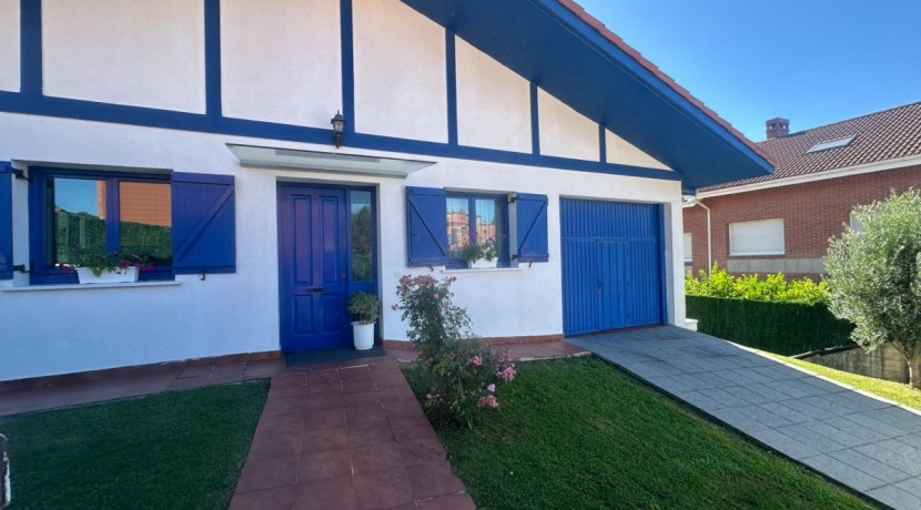 Chalet Independiente Con Jardin Privado En zona Residencial