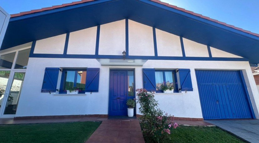 Chalet Independiente Con Jardin Privado En zona Residencial