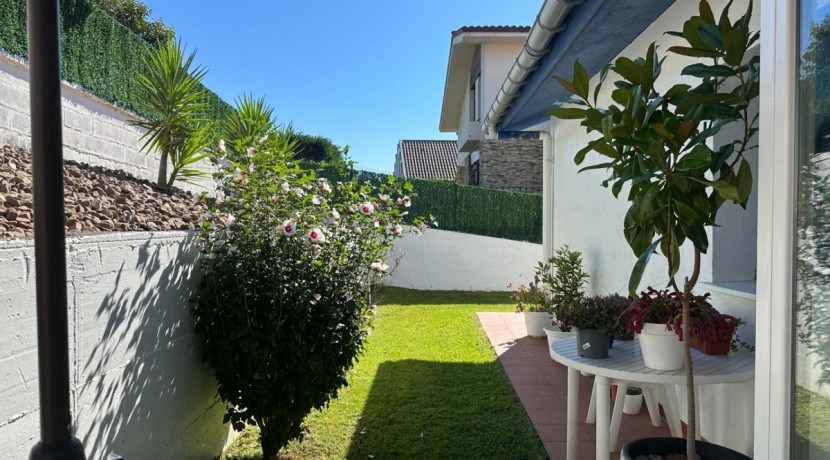 Chalet Independiente Con Jardin Privado En zona Residencial
