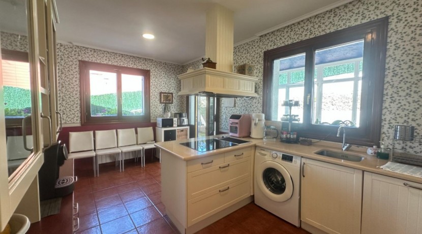 Chalet Independiente Con Jardin Privado En zona Residencial