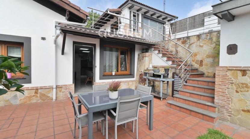 Espectacular Vivienda Bifamiliar Con Terreno Y Vistas En Olabarrieta, Galdakao