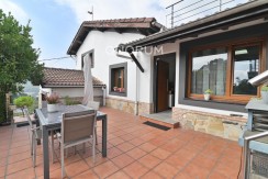 Espectacular Vivienda Bifamiliar Con Terreno Y Vistas En Olabarrieta, Galdakao