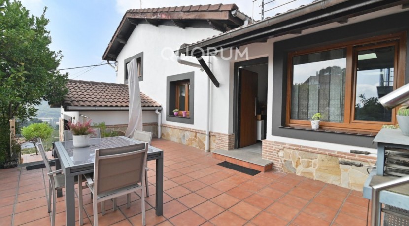 Espectacular Vivienda Bifamiliar Con Terreno Y Vistas En Olabarrieta, Galdakao