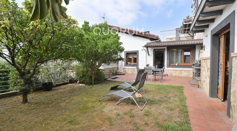 Espectacular Vivienda Bifamiliar Con Terreno Y Vistas En Olabarrieta, Galdakao