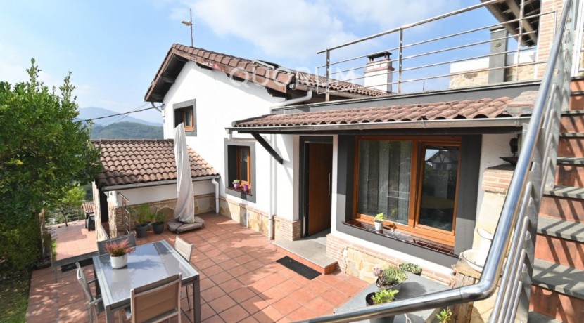 Espectacular Vivienda Bifamiliar Con Terreno Y Vistas En Olabarrieta, Galdakao
