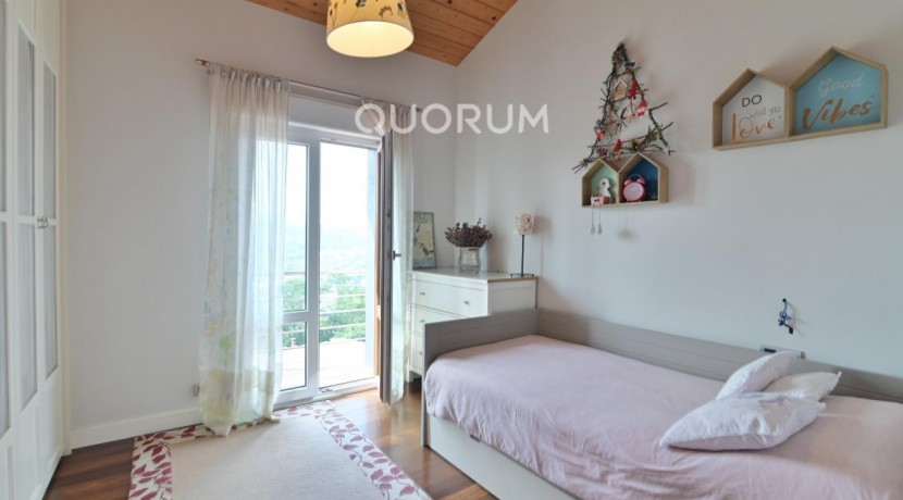 Espectacular Vivienda Bifamiliar Con Terreno Y Vistas En Olabarrieta, Galdakao