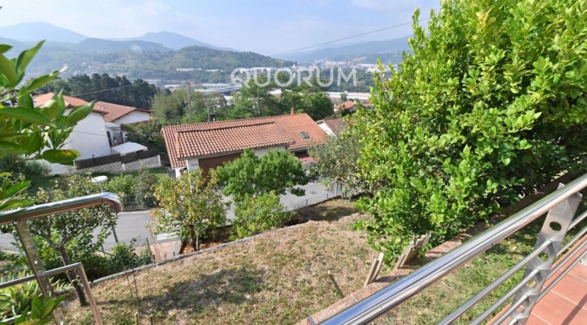 Espectacular Vivienda Bifamiliar Con Terreno Y Vistas En Olabarrieta, Galdakao