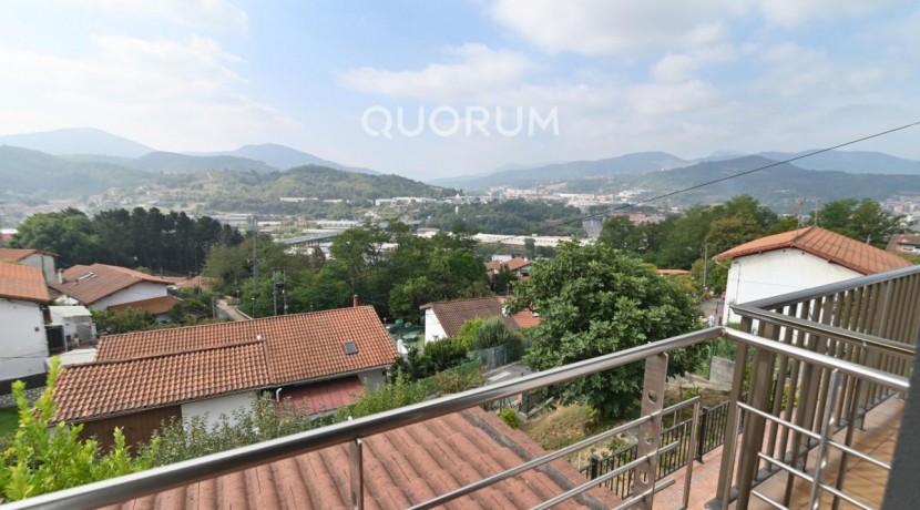 Espectacular Vivienda Bifamiliar Con Terreno Y Vistas En Olabarrieta, Galdakao