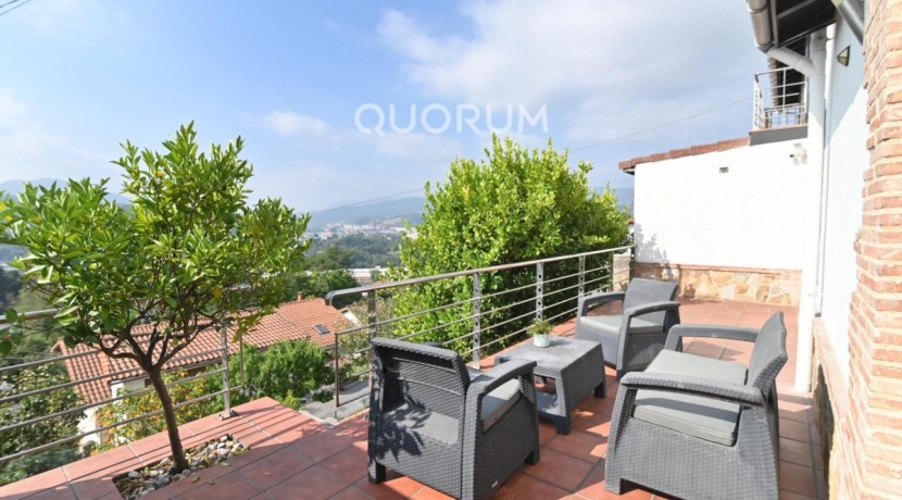 Espectacular Vivienda Bifamiliar Con Terreno Y Vistas En Olabarrieta, Galdakao