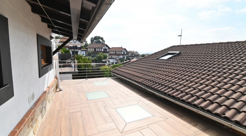 Espectacular Vivienda Bifamiliar Con Terreno Y Vistas En Olabarrieta, Galdakao