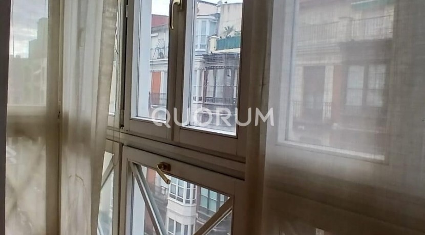 Estupendo Piso de 2 Habitaciones Y 1 Baño En Zona Alhondiga