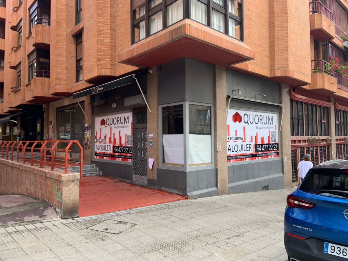 EXTRAORDINARIO LOCAL EN ESQUINA EN EL CENTRO DE LAS ARENAS