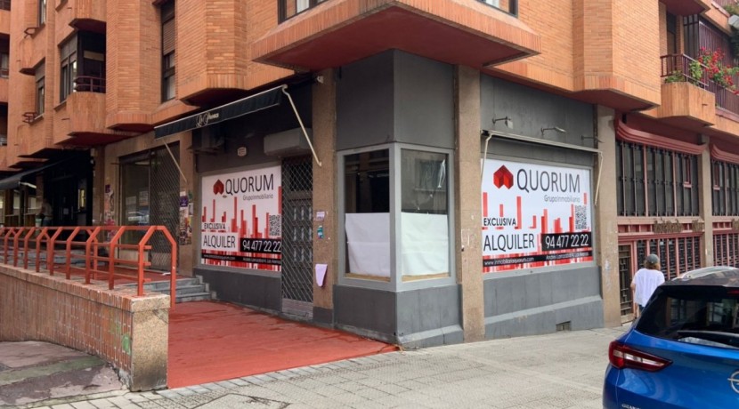 EXTRAORDINARIO LOCAL EN ESQUINA EN EL CENTRO DE LAS ARENAS