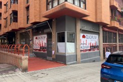 EXTRAORDINARIO LOCAL EN ESQUINA EN EL CENTRO DE LAS ARENAS
