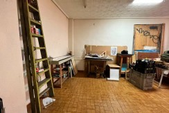 Local a diferentes alturas con entreplanta y sótano y amplio escaparate con acceso por dos calles en Santutxu
