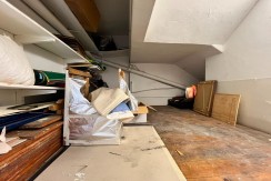 Local a diferentes alturas con entreplanta y sótano y amplio escaparate con acceso por dos calles en Santutxu