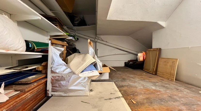 Local a diferentes alturas con entreplanta y sótano y amplio escaparate con acceso por dos calles en Santutxu