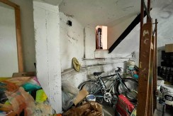 Local a diferentes alturas con entreplanta y sótano y amplio escaparate con acceso por dos calles en Santutxu