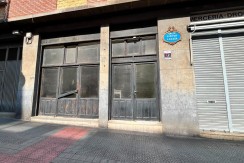 Local a diferentes alturas con entreplanta y sótano y amplio escaparate con acceso por dos calles en Santutxu