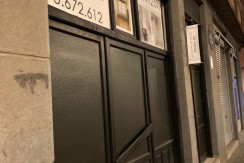 Local a diferentes alturas con entreplanta y sótano y amplio escaparate con acceso por dos calles en Santutxu