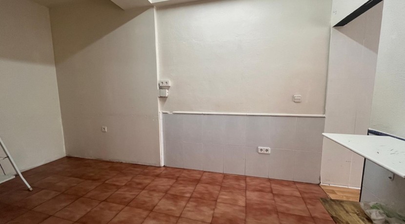 Local Comercial En La Zona Del Ambulatorio