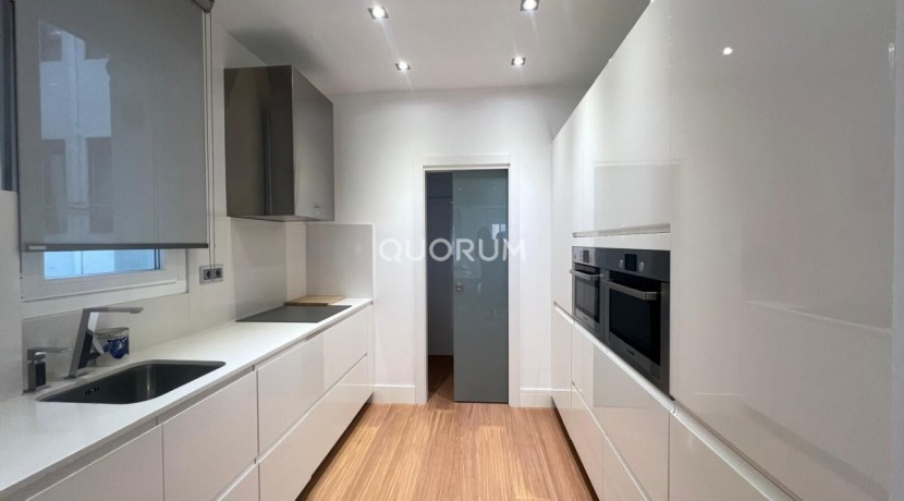 Moderna vivienda equipada para temporada en el centro