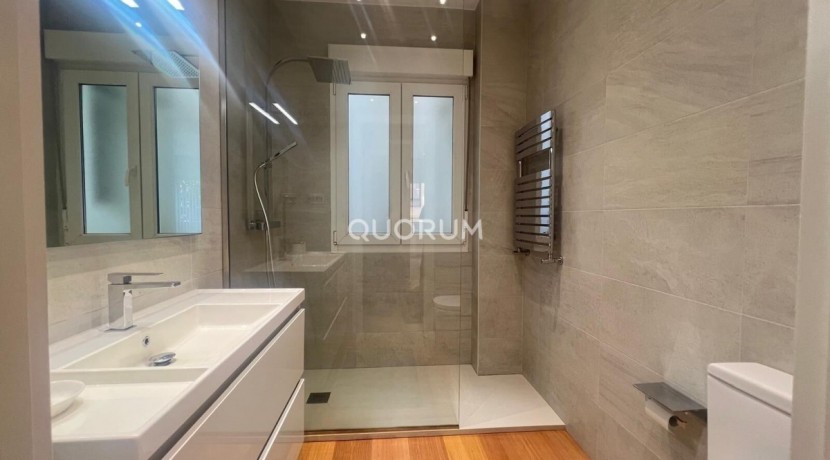 Moderna vivienda equipada para temporada en el centro