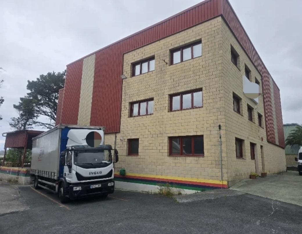 Nave en El Campillo, Abanto Zierbena