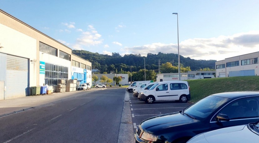 Nave industrial en Loiu, polígono Larrondo
