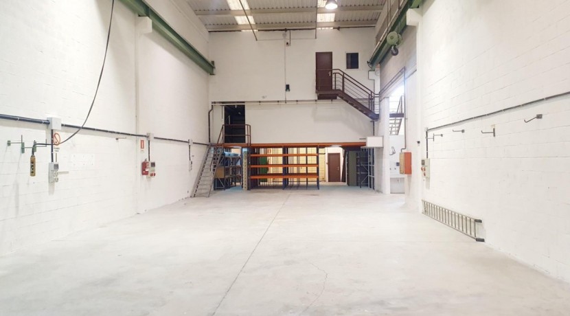 Nave industrial en Loiu, polígono Larrondo
