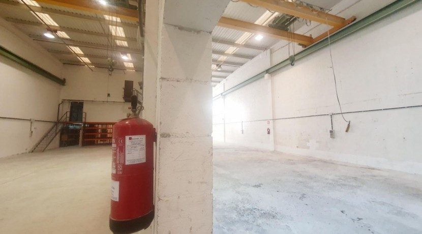 Nave industrial en Loiu, polígono Larrondo