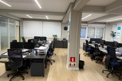 Oficina gran tamaño edificio clásico