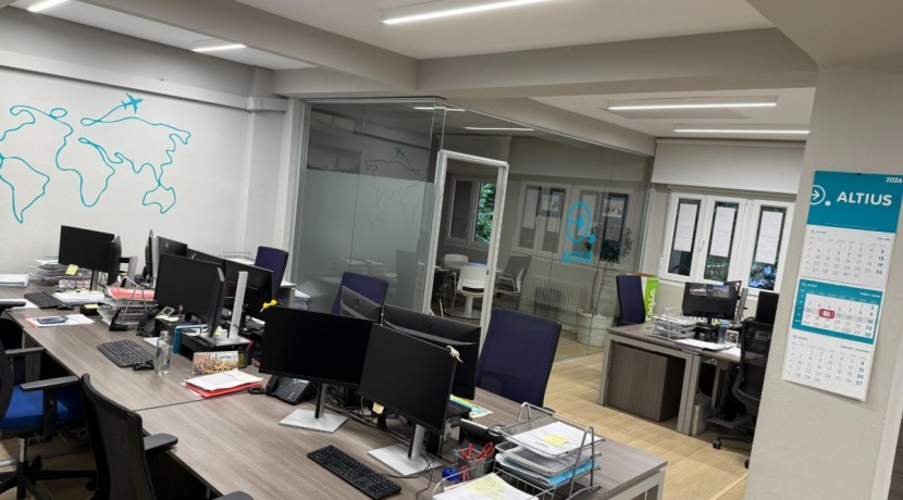 Oficina gran tamaño edificio clásico