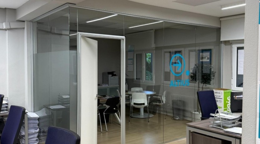 Oficina gran tamaño edificio clásico